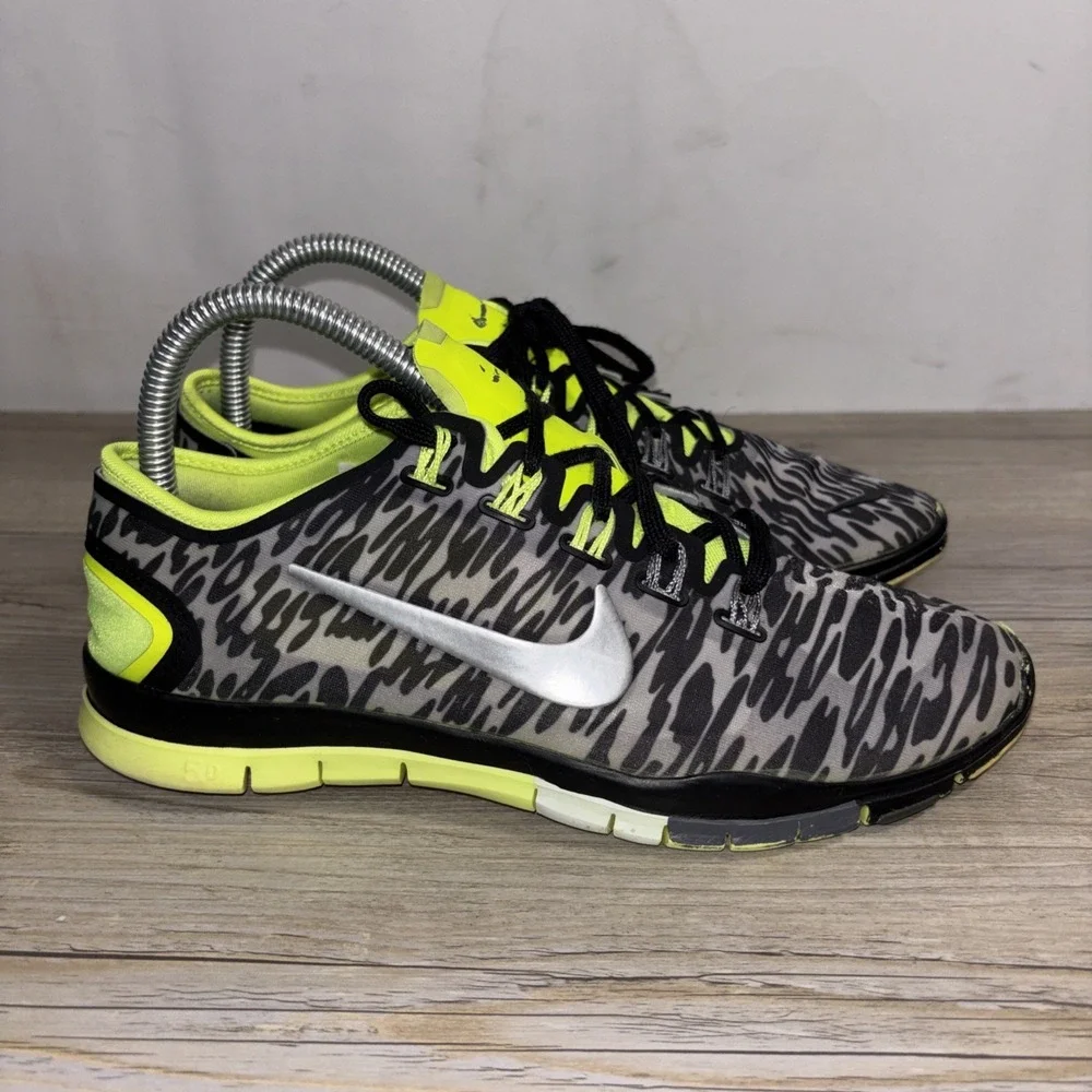 Nike Free TR Connect 2 Women's Sz 8 M Athletic Shoes Sneakers Animal Print